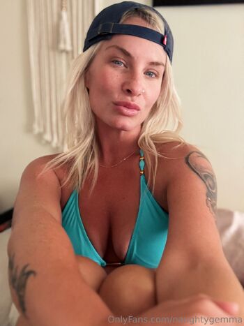 Gem / alluring_housewife nude photo #22