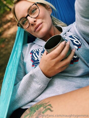 Gem / alluring_housewife nude photo #24