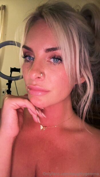 Gem / alluring_housewife nude photo #29