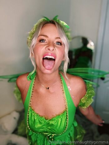 Gem / alluring_housewife nude photo #31