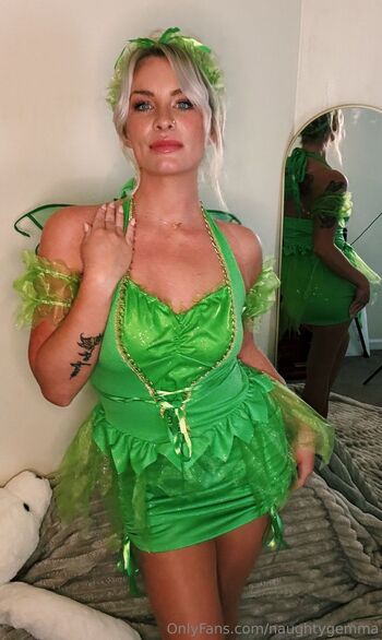 Gem / alluring_housewife nude photo #33