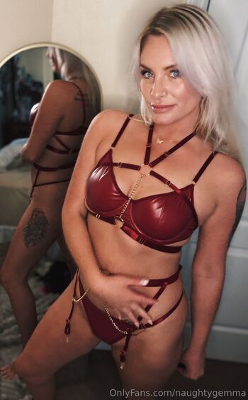 Gem / alluring_housewife nude photo #36