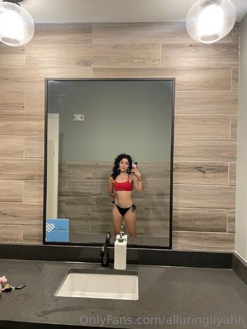 liya / alluringliyahh nude photo #8
