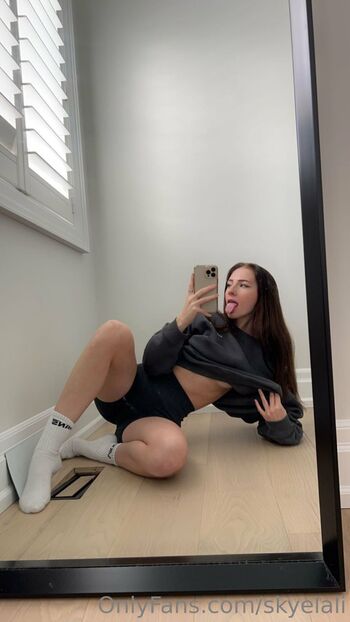 Alanna Sky / allyskyye nude photo #3