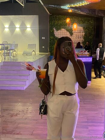 almaa / almaahotxxx nude photo #9