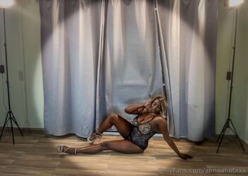 almaa / almaahotxxx nude photo #14