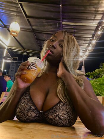 almaa / almaahotxxx nude photo #17