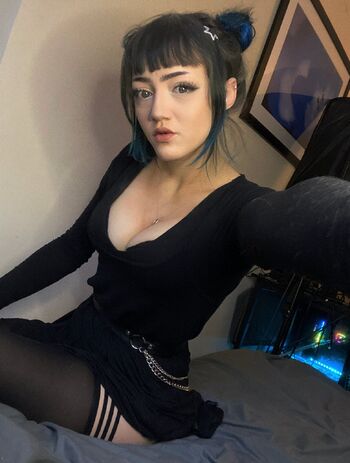 𝔞𝔩𝔳𝔦 / alvieonline nude photo #7