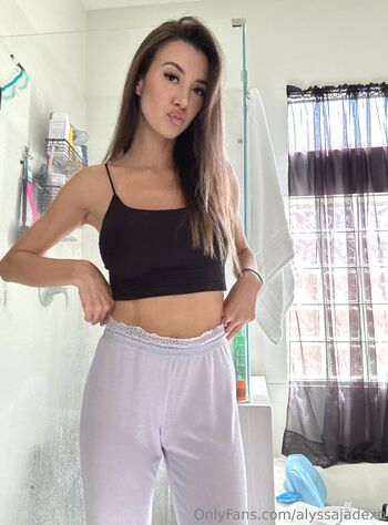 Alyssa Jade NAUGHTIEST GAMERGIRL ON OF / alyssajadexo nude photo #13