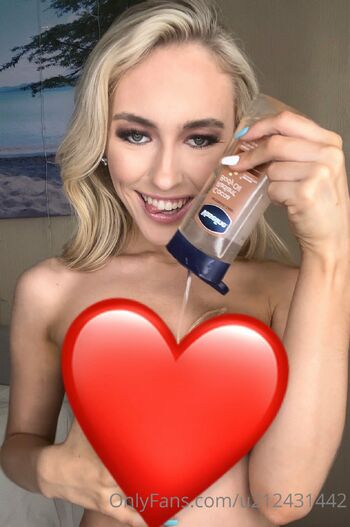 Alyssa / alyssaofvip nude photo #29