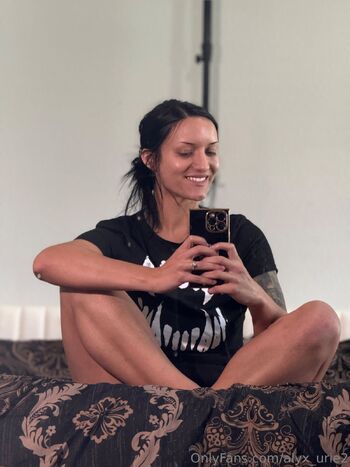 Alyx Uri / alyx_urie2 nude photo #4