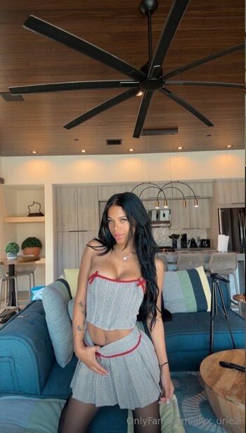 Alyx Uri / alyx_urie2 nude photo #15