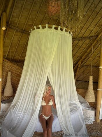 Alyx Uri / alyx_urie2 nude photo #24