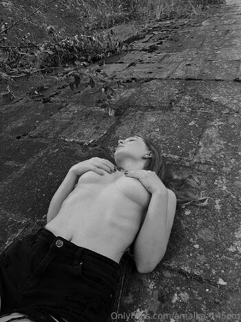 Amálka / amalka_145cm nude photo #3