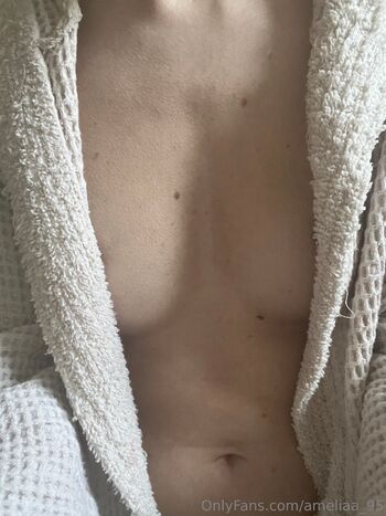 Amelia / ameliaa_95 nude photo #8