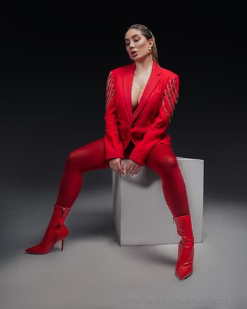 Ameli / ameliacupsxo nude photo #2