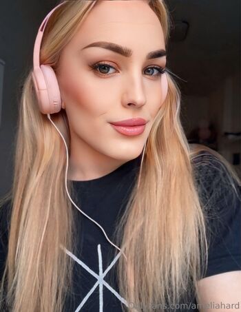 H𝐨t C𝐡o𝐜o𝐥a𝐭e A𝐦e𝐥i𝐚 / ameliahard nude photo #14