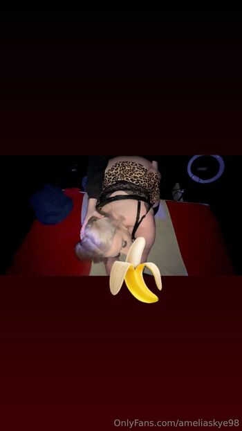 Amelia Skye FREE / ameliaskye98 nude photo #33