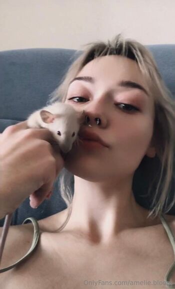 Amelie Catnip / amelie.bloom nude photo #19