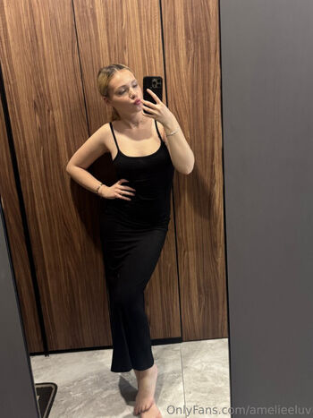 Amelie Lu / amelieeluv nude photo #2