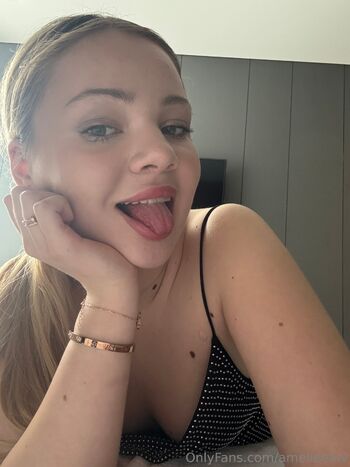 Amelie Lu / amelieeluv nude photo #3