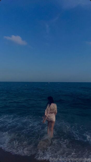 Amelie Lu / amelieeluv nude photo #5