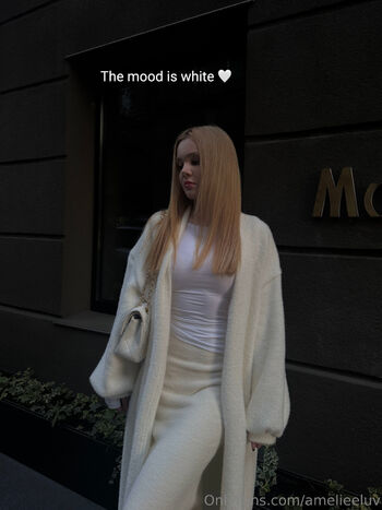 Amelie Lu / amelieeluv nude photo #6