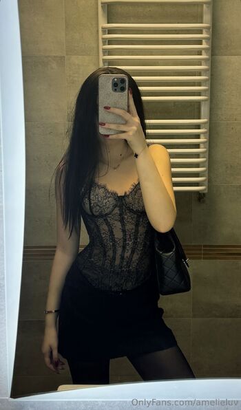 Amelie Lu / amelieeluv nude photo #10