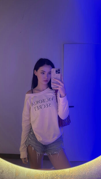 Amelie Lu / amelieeluv nude photo #17