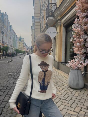 Amelie Lu / amelieeluv nude photo #19