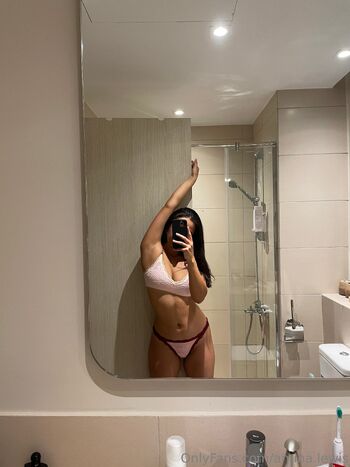 Amina / amina.lewis nude photo #16