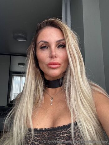 Amina / aminacutfree nude photo #10