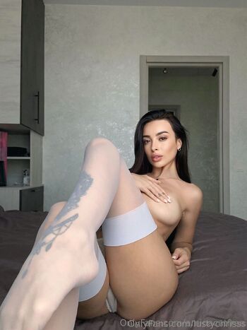 Amina / aminacutfree nude photo #13