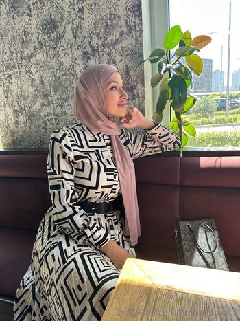 Amira / amira_amour nude photo #1