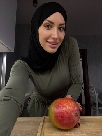 Amira / amira_amour nude photo #13