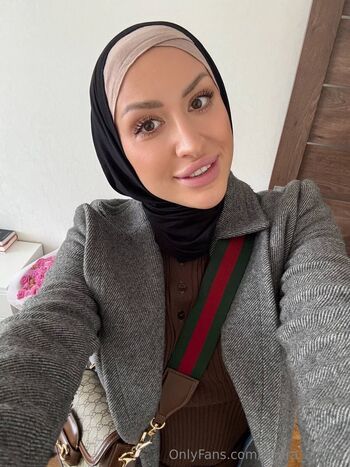 Amira / amira_amour nude photo #15