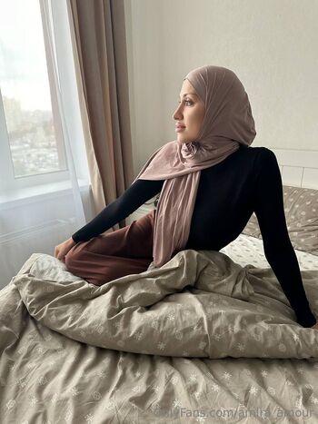 Amira / amira_amour nude photo #17