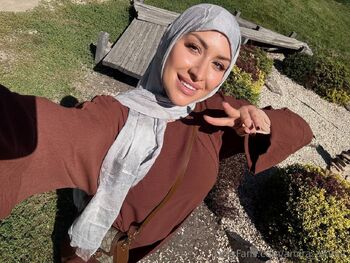 Amira / amira_amour nude photo #24