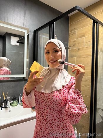 Amira / amira_amour nude photo #27