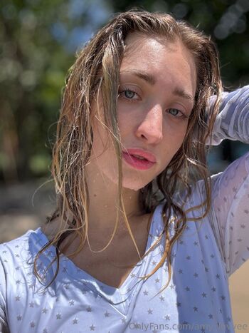 AmyLov / amy_lovvee nude photo #14