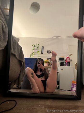 Am / amyelrad nude photo #26