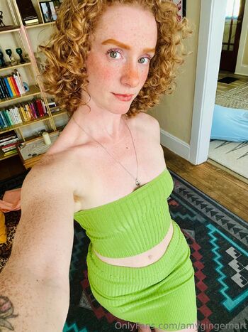 Amy Har / amygingerhart nude photo #5