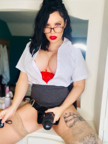 STRAPON MISTRESS MOMM / amylu nude photo #29