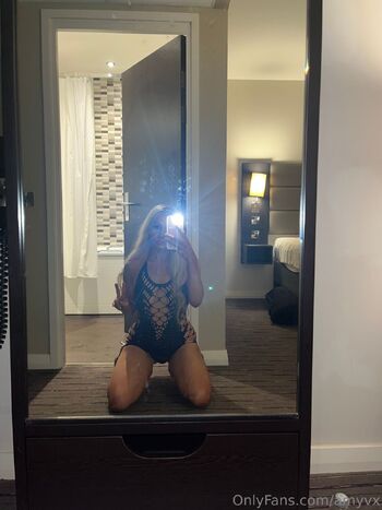 Amy British Blonde / amyvx nude photo #33