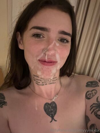 AmyXO / amyyyoxxox nude photo #2