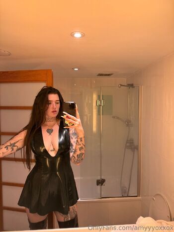 AmyXO / amyyyoxxox nude photo #23