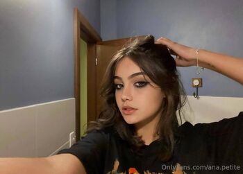 Ana / ana.petite nude photo #3