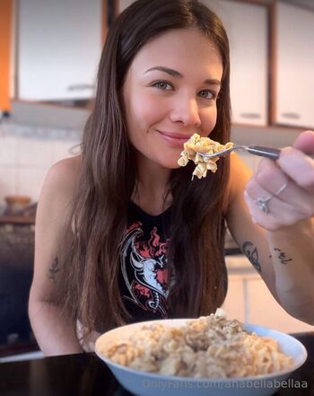 Anabella / anabellabellaa nude photo #20