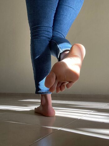 Ana / anafeetish nude photo #1