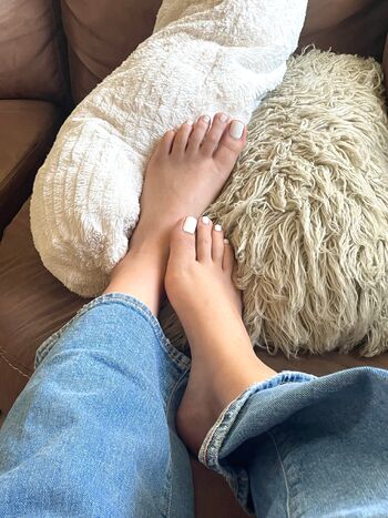 Ana / anafeetish nude photo #4